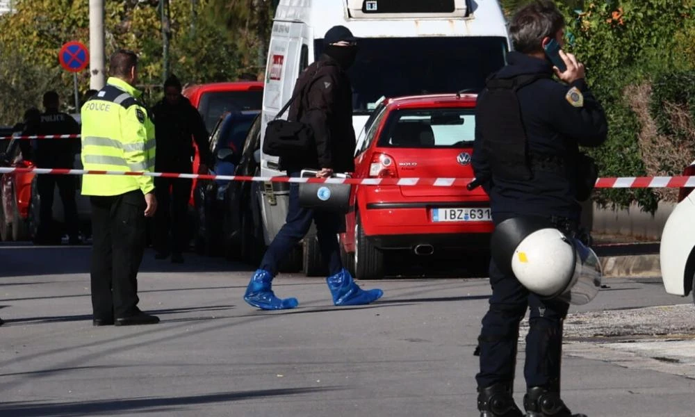 Διπλή δολοφονία στη Γλυφάδα: Αναμένονται νέα εντάλματα σύλληψης